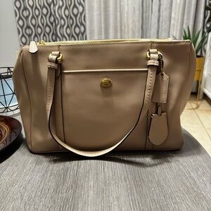 COACH HANDBAG (AUTHENTIC)